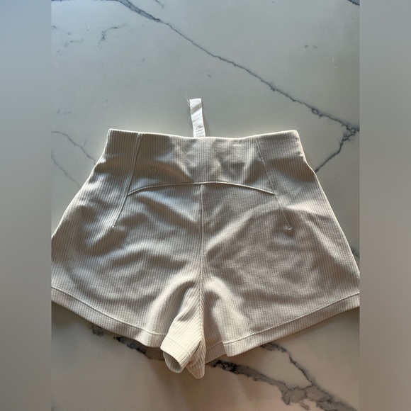 Lululemon ribbed shorts - Picture 4 of 5